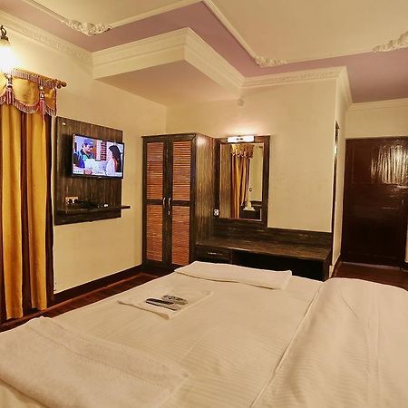 Hotel Ibni Kabeer Srīnagar Exteriör bild