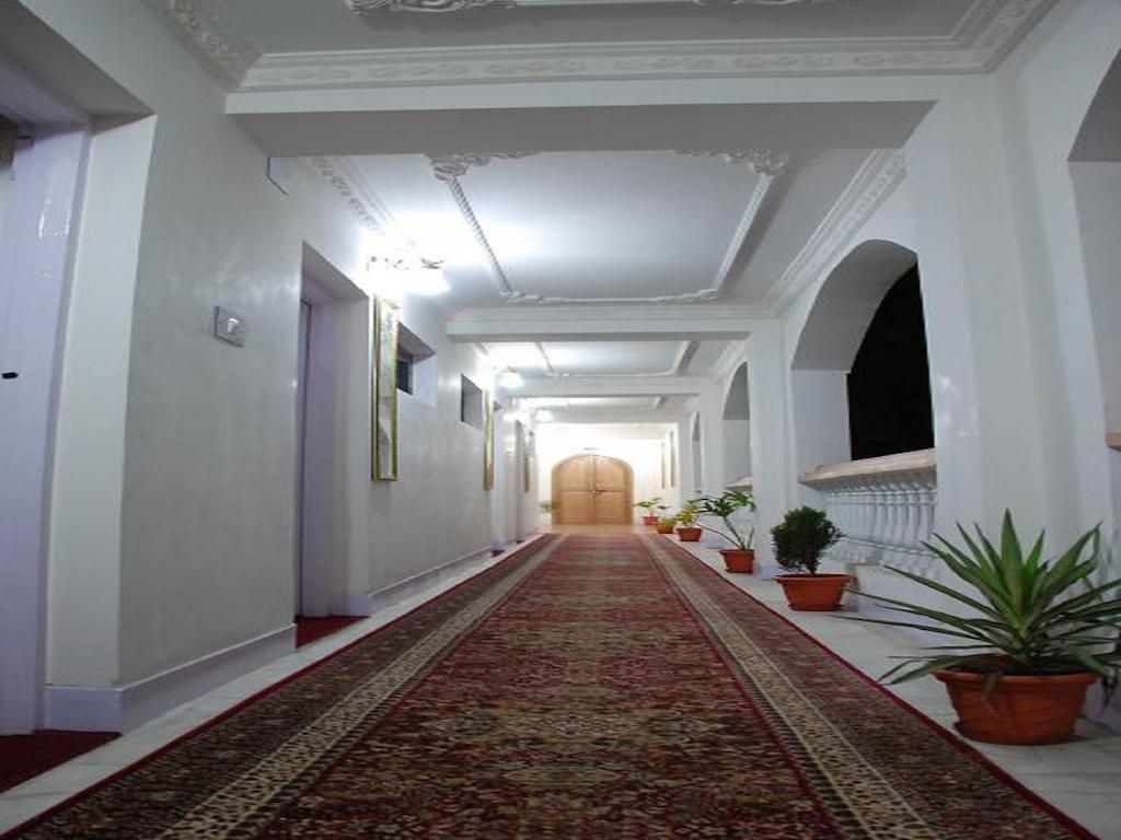 Hotel Ibni Kabeer Srīnagar Exteriör bild