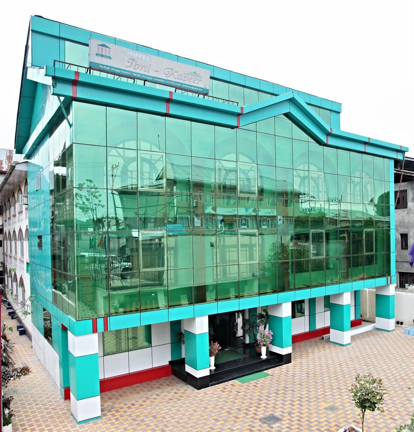 Hotel Ibni Kabeer Srīnagar Exteriör bild