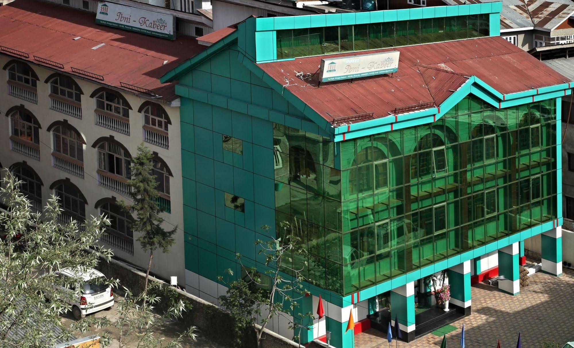 Hotel Ibni Kabeer Srīnagar Exteriör bild